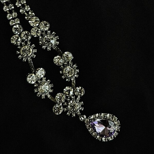 Колье с фиолетовым камнем