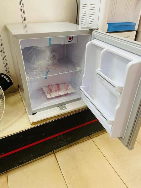 Mini réfrigérateur compact Sharp