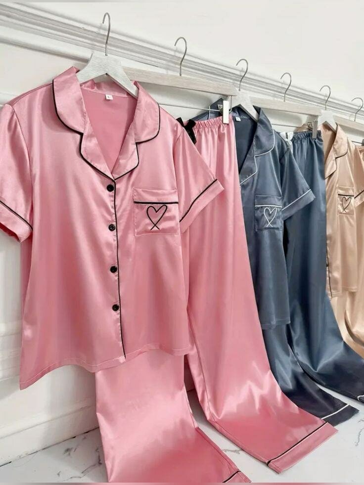 Pijamas en satin élégants