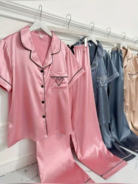 Pijamas en satin élégants