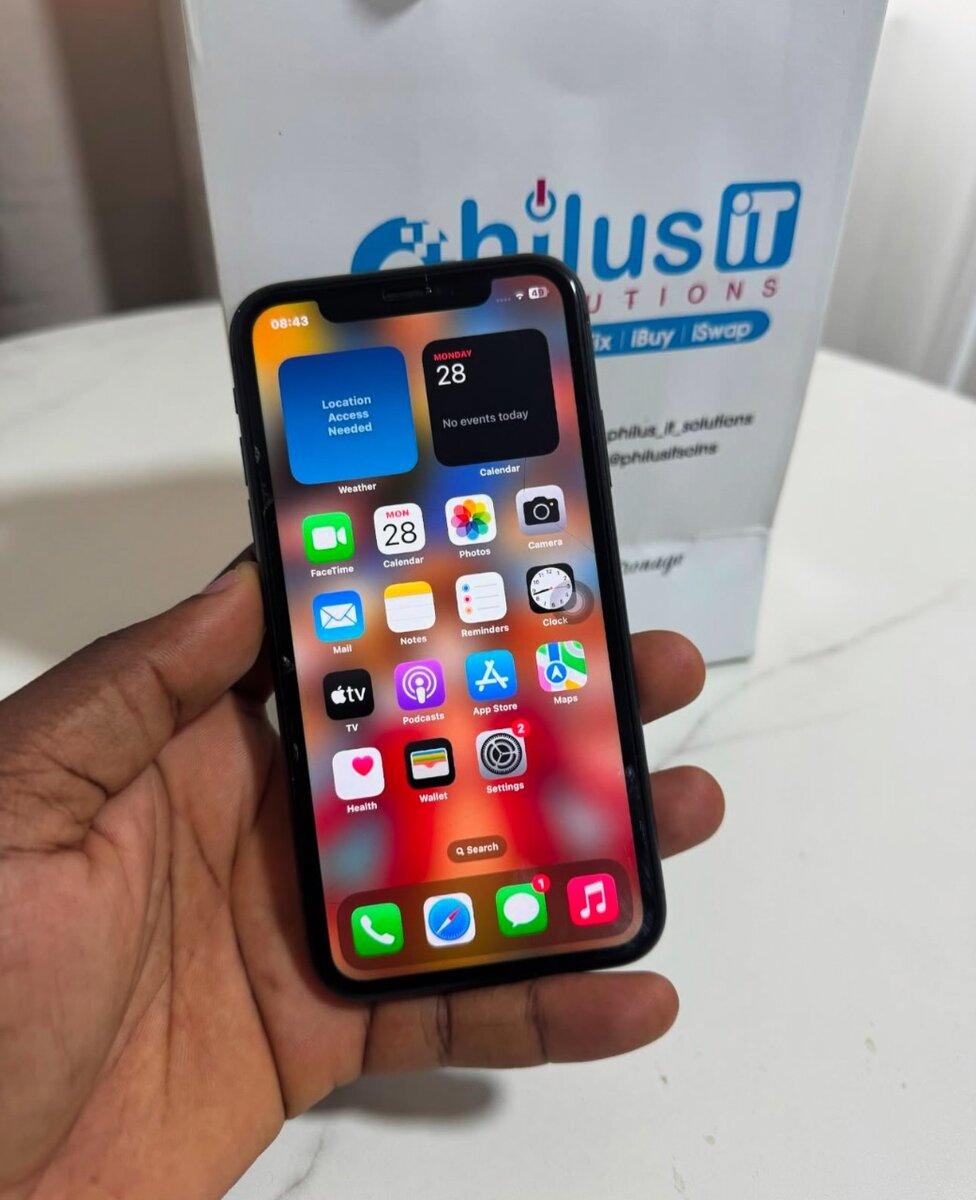 iPhone 11 Factory Unlocked Battery Health 82%