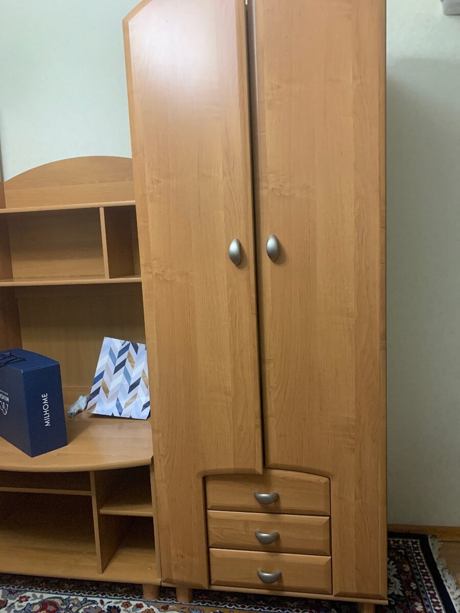 Гарнитур для гостинной ,качество отличное.Сомтояние хорошее