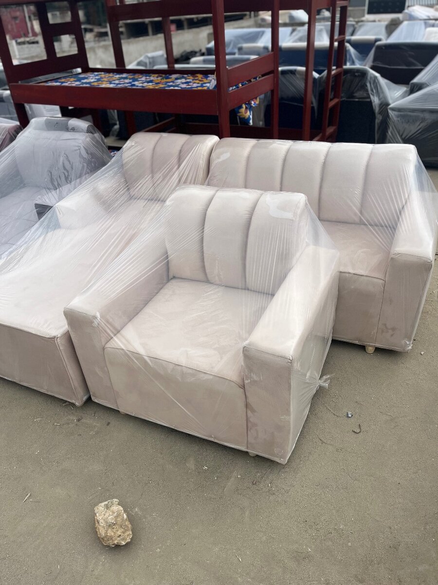 Canapé moderne beige confortable