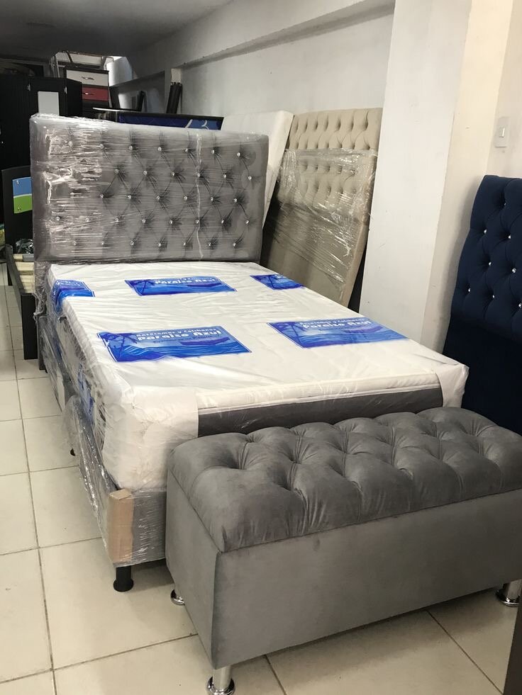 Lit en tissu avec matelas
