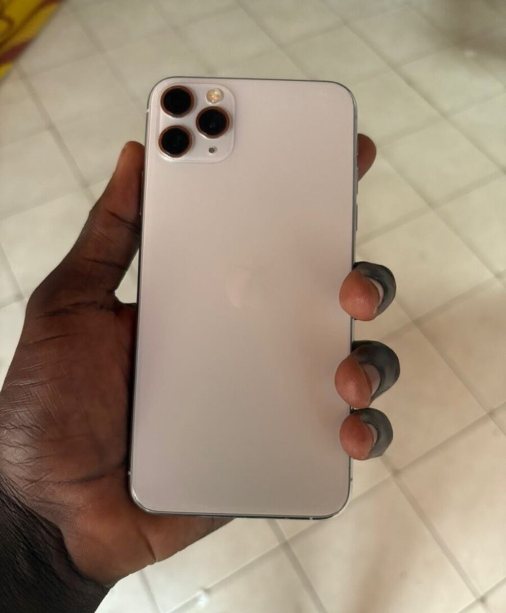 iPhone avec triple caméra