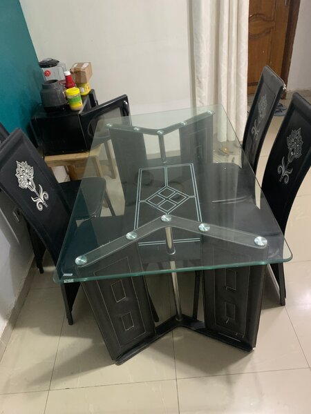 Table à manger en verre moderne