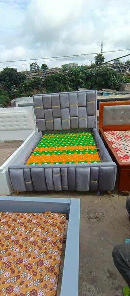 Lit rembourré moderne