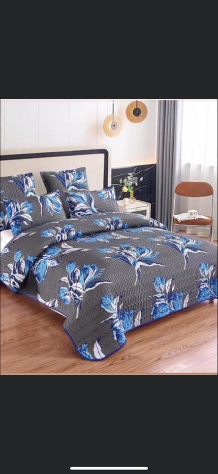 Bedding set with multi-colored print, 5 pieces, Queen size