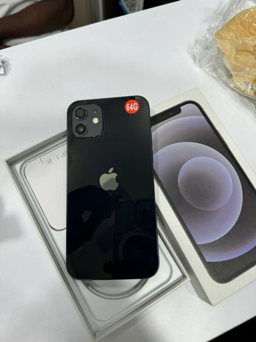 iPhone 12 64G très propre