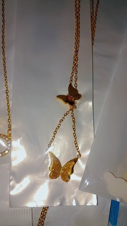 Collier pendentif papillon doré
