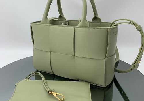 Sac cabas en cuir tressé