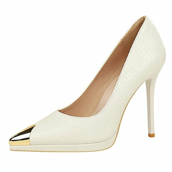 Escarpins à bout doré élégants