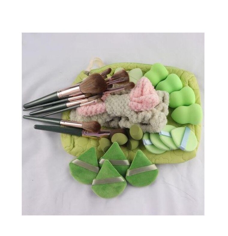 Set de pinceaux et éponges maquillage