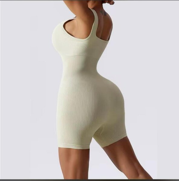 Combinaison moulante femme