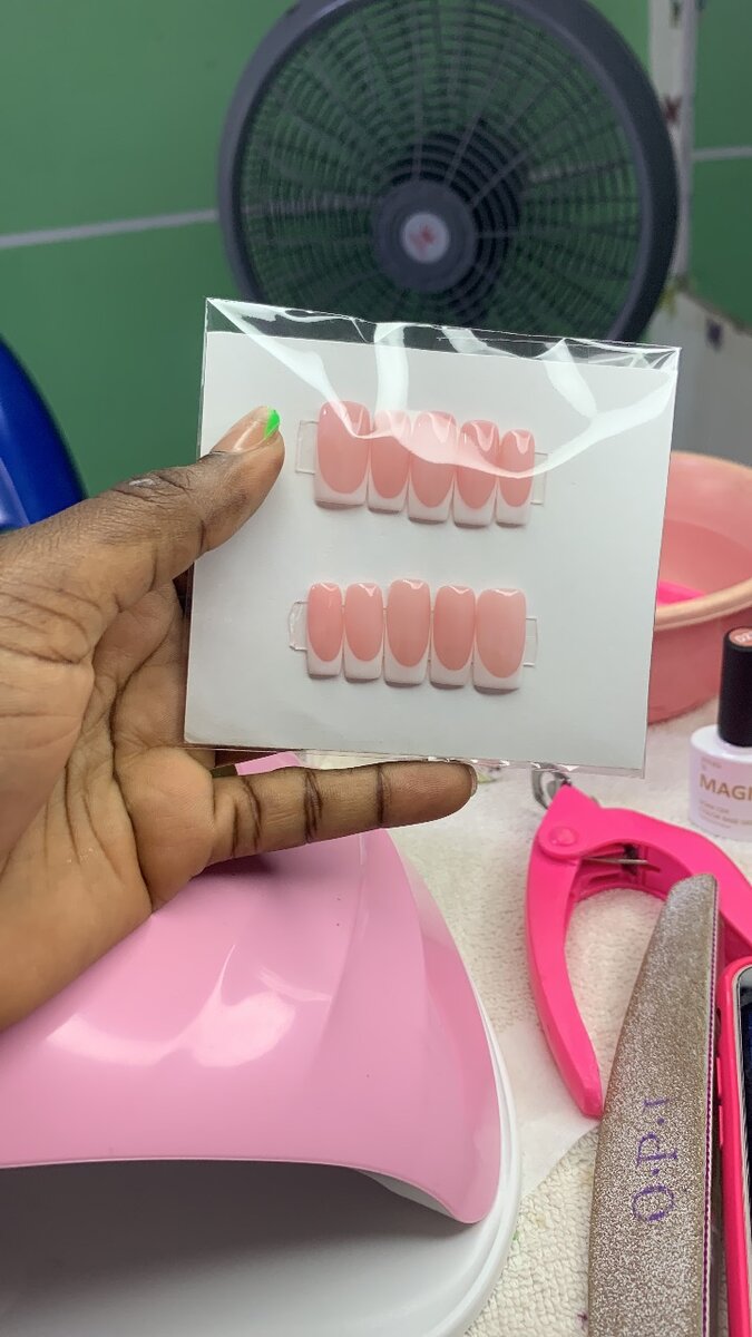 Faux Ongles Colorés Élégants