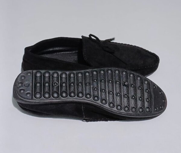 Mocassins noires en daim élégantes
