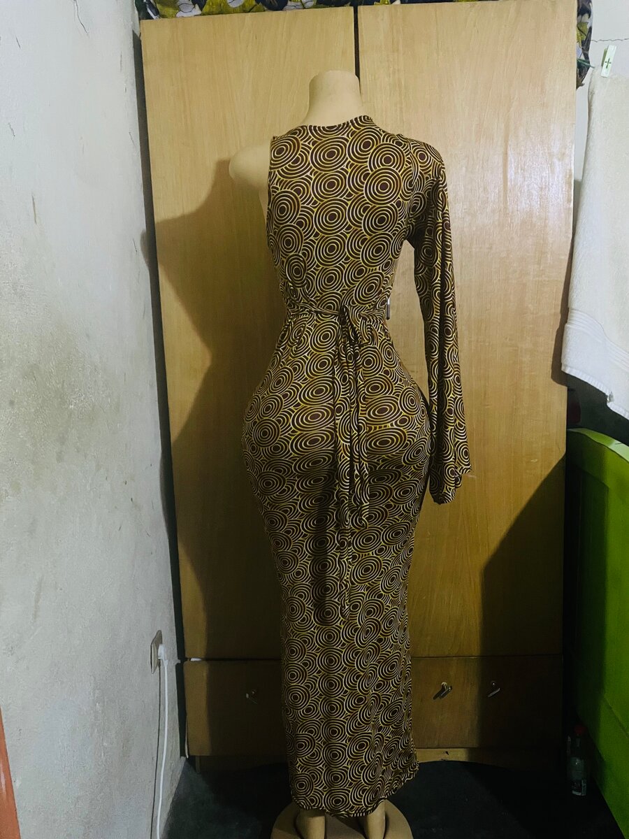 Robe longue asymétrique élégante