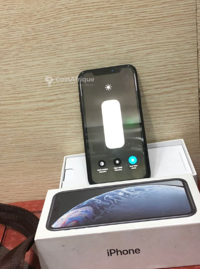iPhone XR - 64 Go