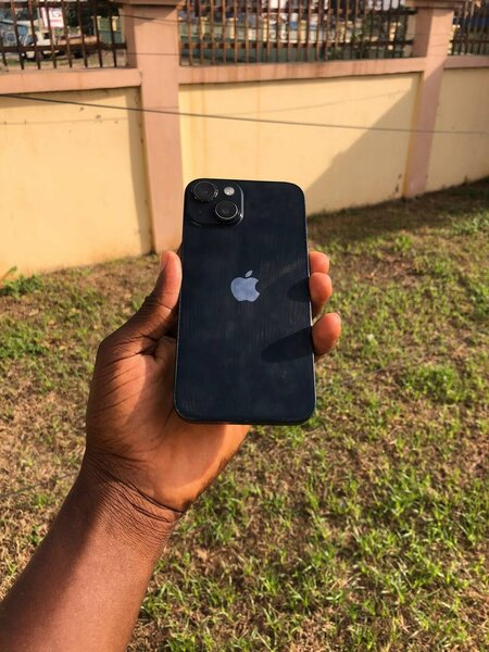 iPhone 14 eSIM locked