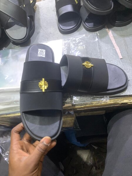 Sandales en cuir noir élégantes