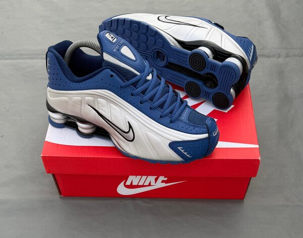 Chaussures Nike Shox bleu et blanc
