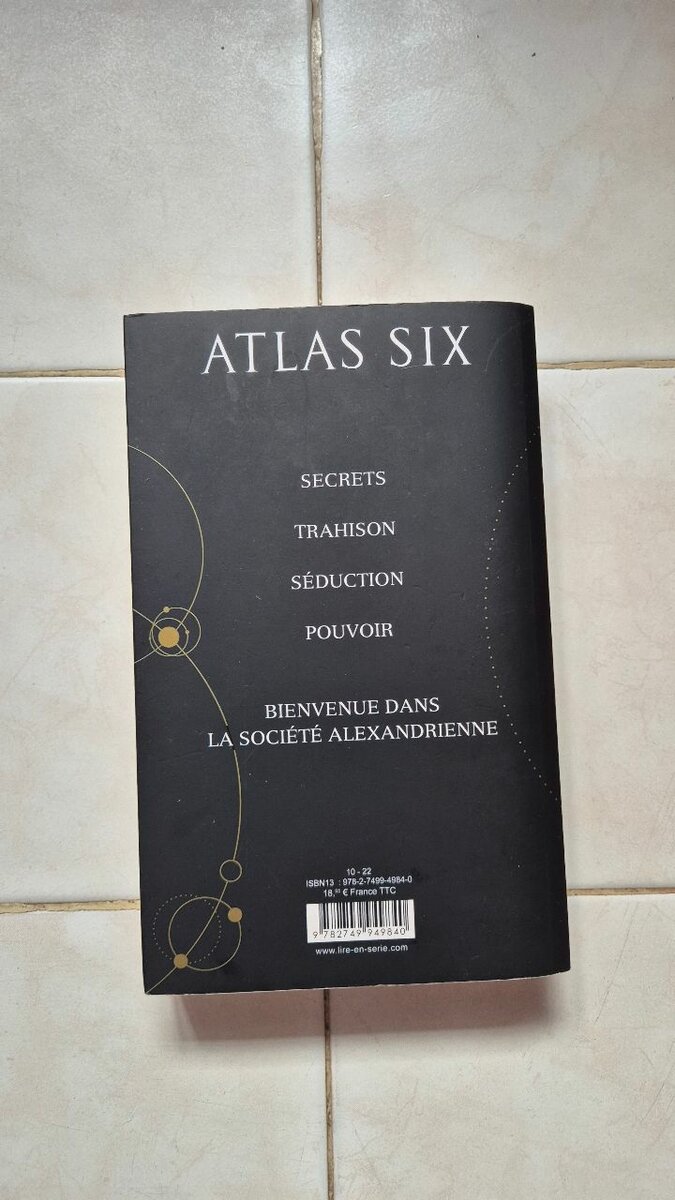 "Atlas Six" - Roman Captivant