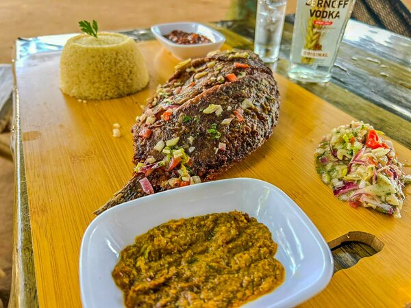 Plat de poisson grillé épicé