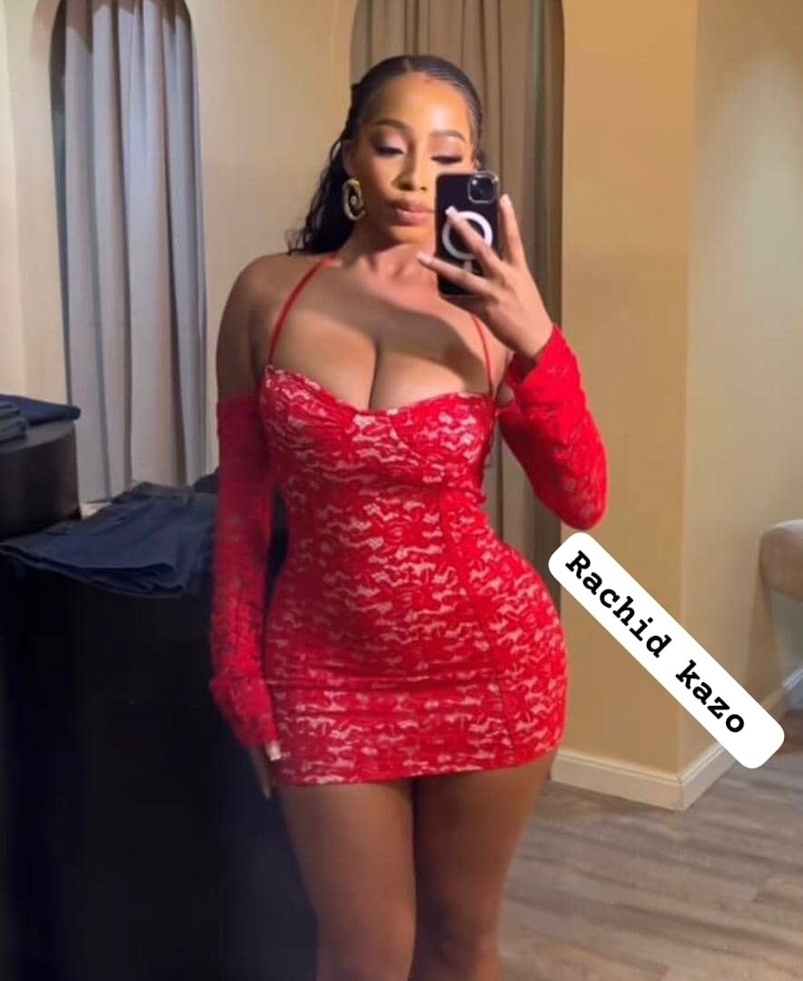 Robe élégante en dentelle rouge