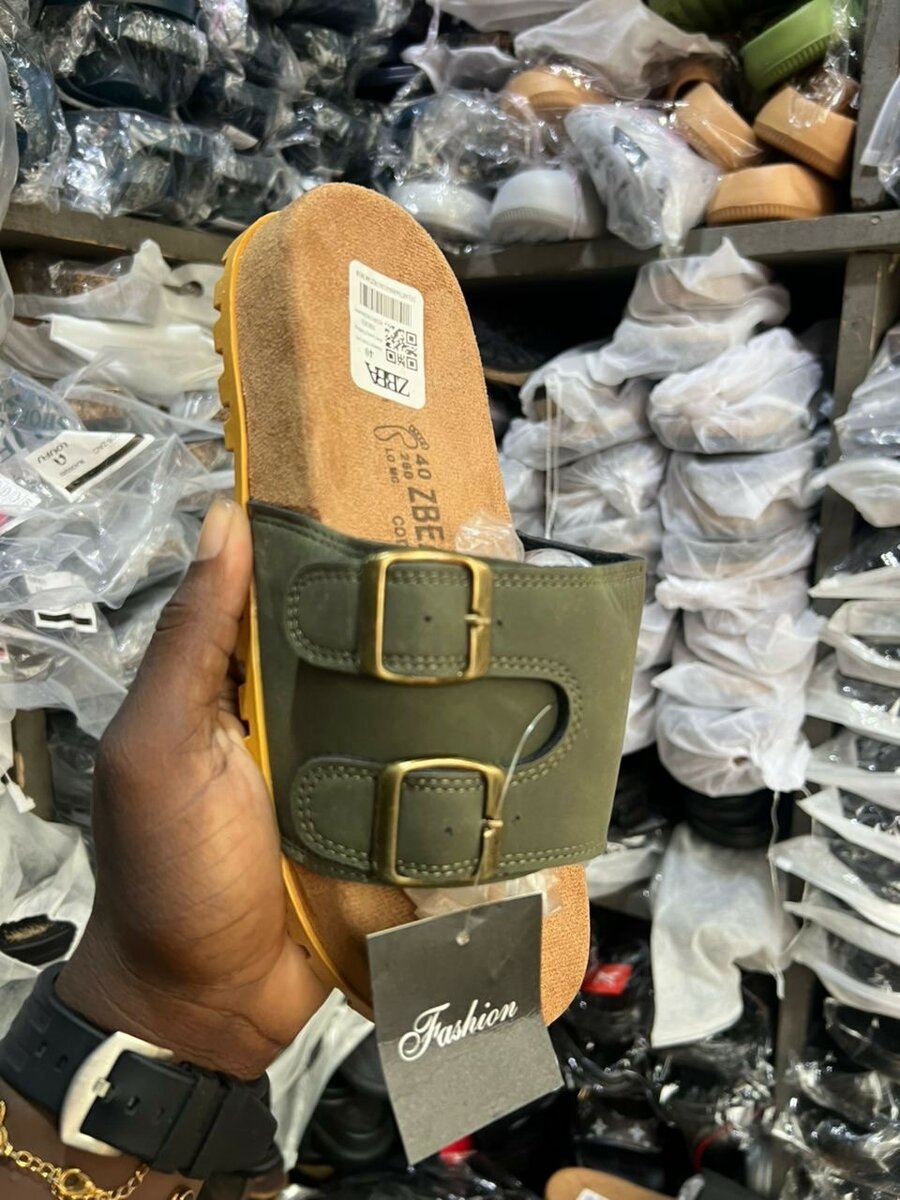 Sandales en cuir à boucles