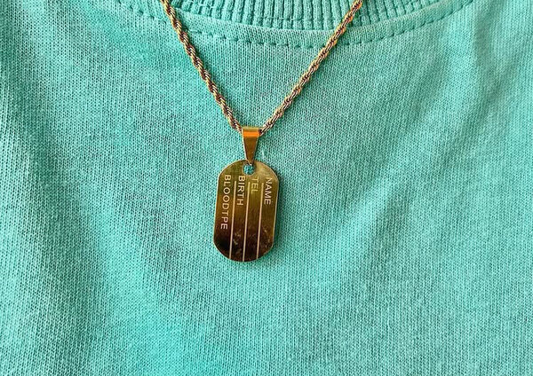 Chaîne en or avec pendentif