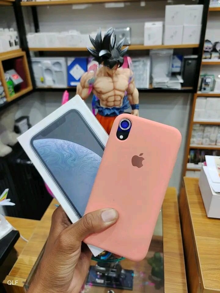 iPhone XR avec coque élégante
