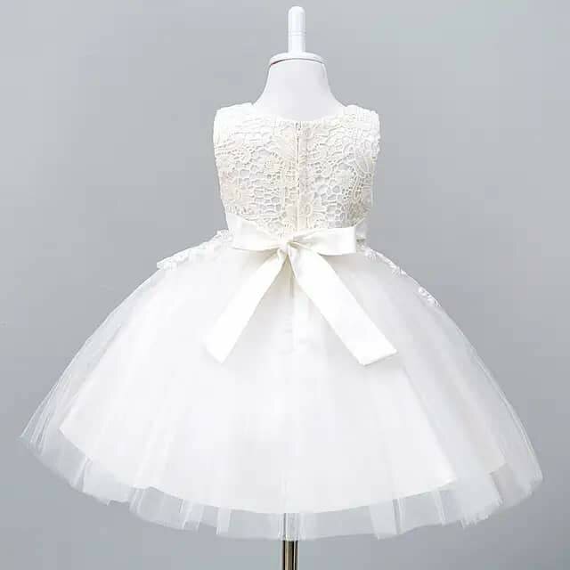 Robe blanche en dentelle fille