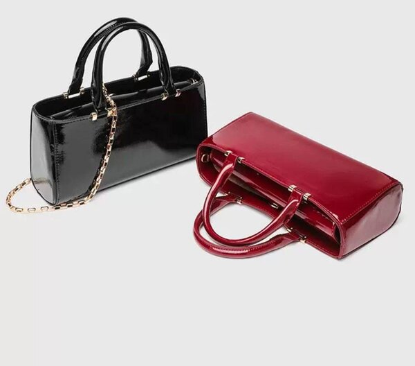 Sac à main en cuir verni