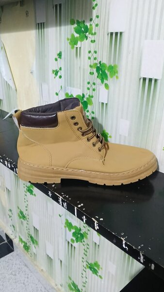 Bottes en cuir beige homme