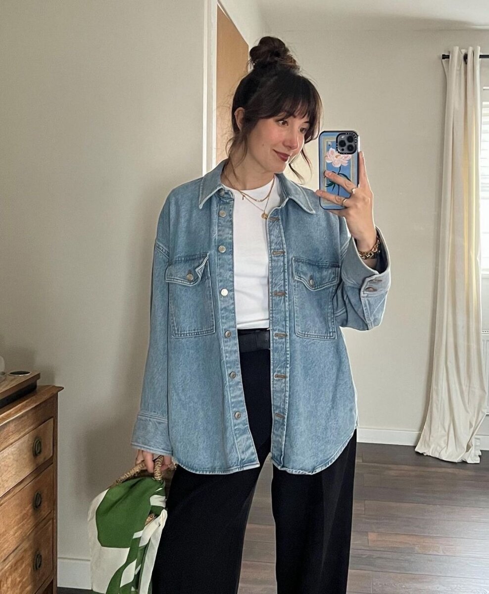 Продаю джинсовую рубашку . 1500сом не ношенная с этикеткой