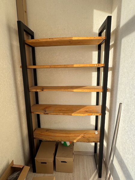 Стеллаж ручной работы из цельного дерева