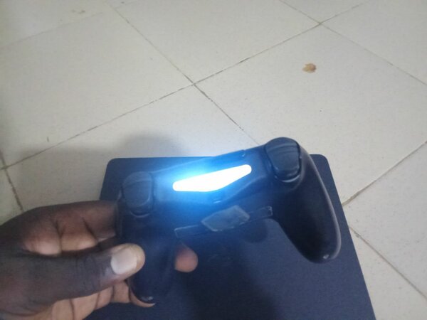 Console de Jeu ps4 et Manettes