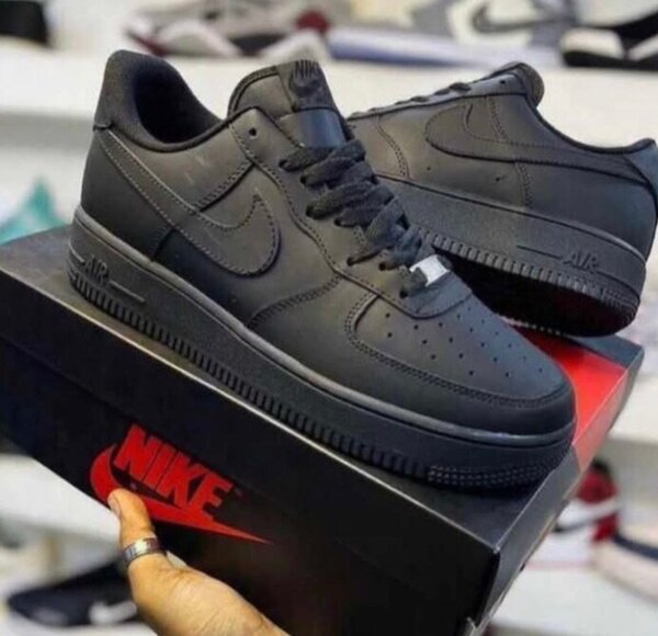Chaussures Nike Air Force 1 noir