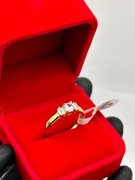 Bague en or avec diamant