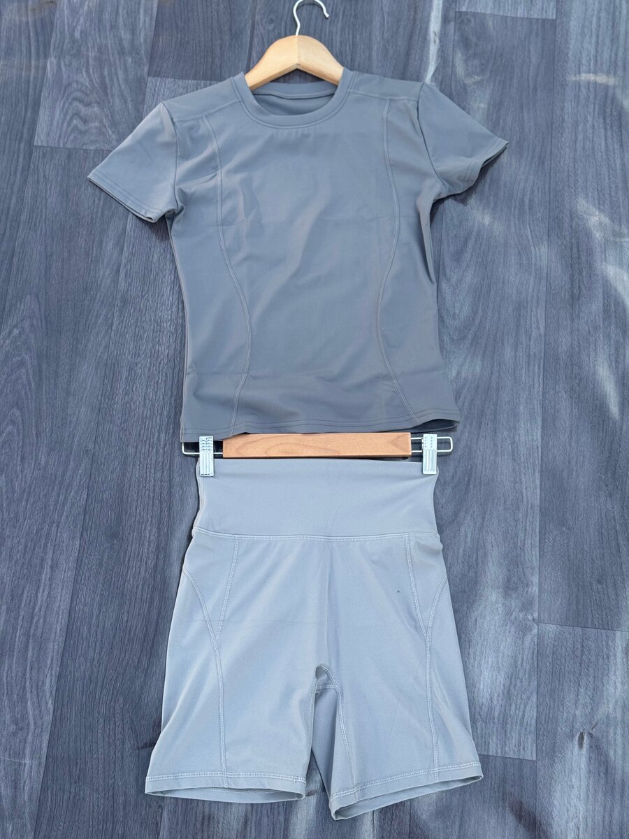 Ensemble de sport femme gris