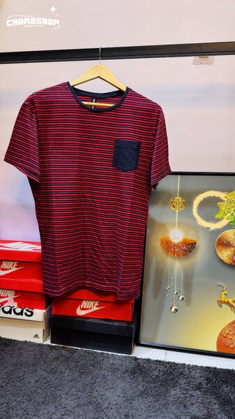 T-shirt rayé rouge et bleu