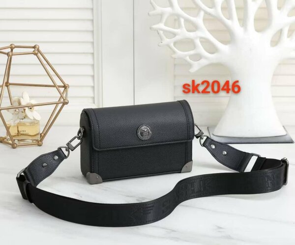 Sleek Leather Crossbody Bag