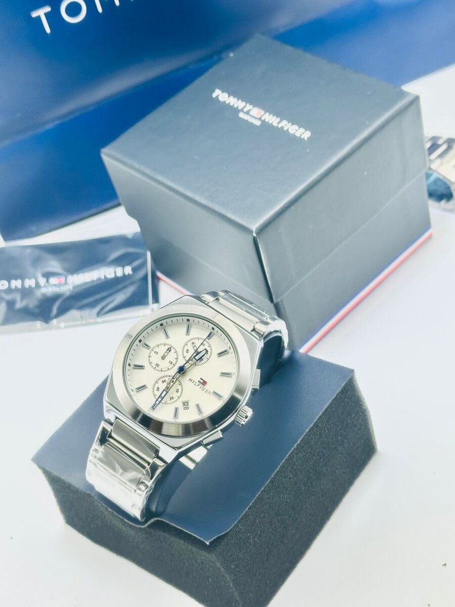 Montre Tommy Hilfiger argentée