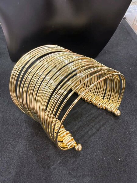 Bracelet manchette doré élégant