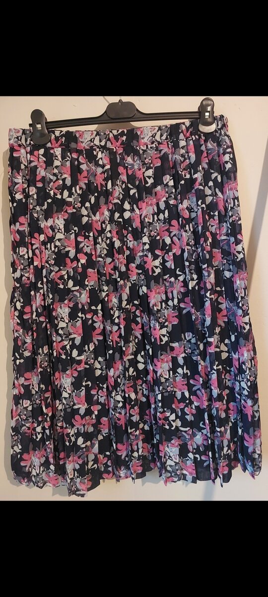 Flower Print Knofe Pleat Skirt