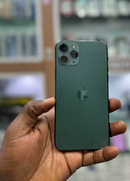 iPhone 11 Pro Max 64Go Vert