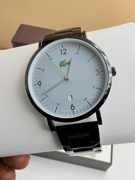 Montre élégante en acier inoxydable