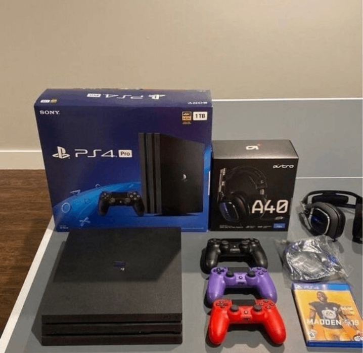 Sony PS4 Pro 1TB avec accessoires