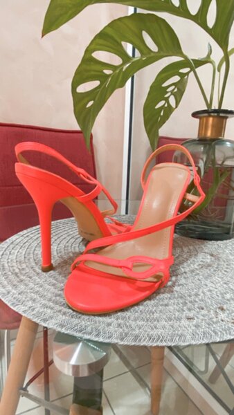 Sandales à talon de chez black & brown