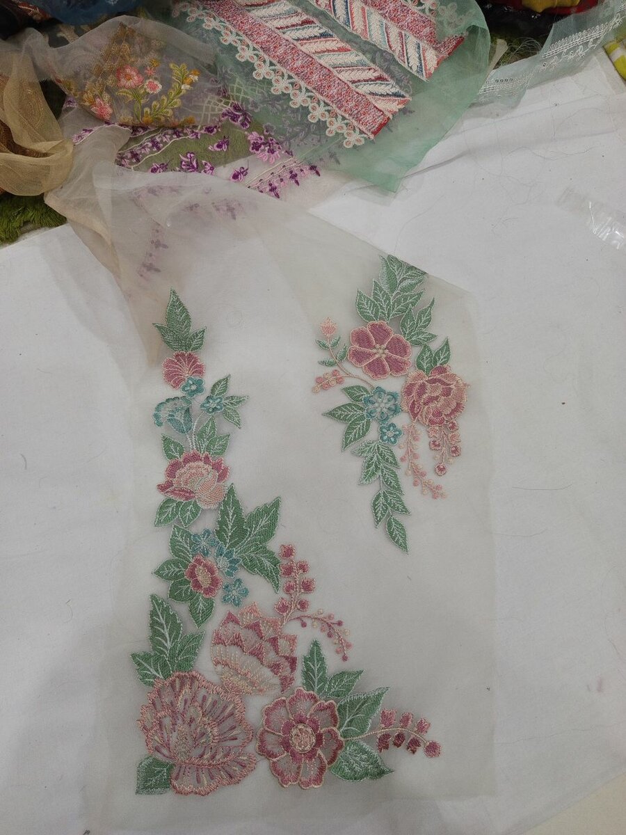 Multicolour shirt corner